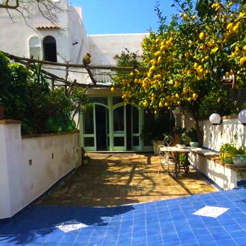 veduta della Marina Grande di Procida dall'Hotel Tirreno residence